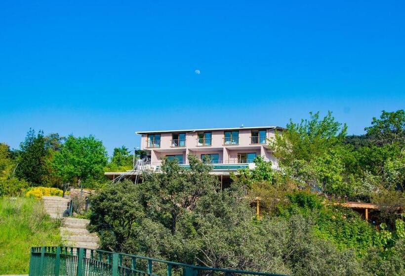 ホテル The Roof Ada