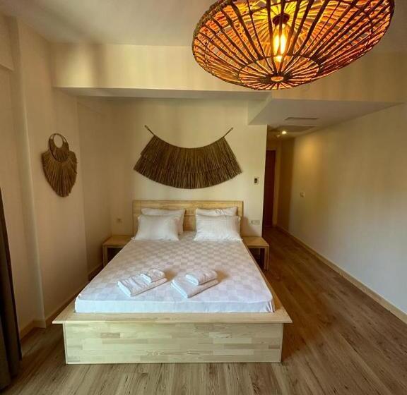 ホテル The Roof Ada