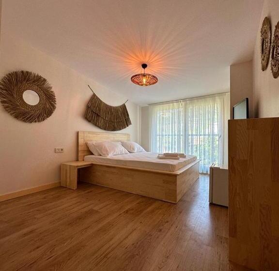 ホテル The Roof Ada