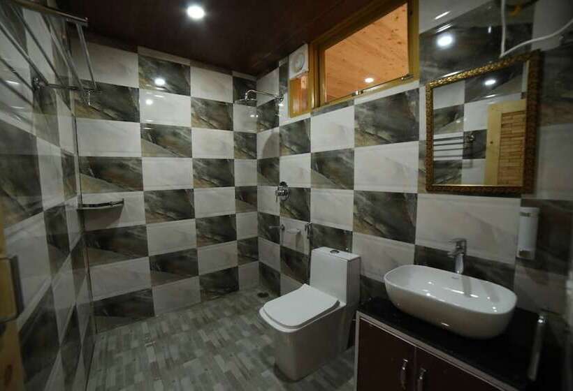 酒店 Tirthan Villa And Resort