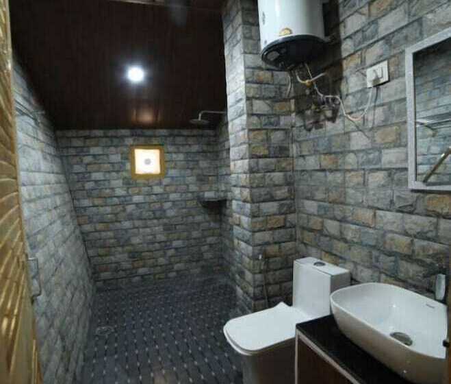 酒店 Tirthan Villa And Resort