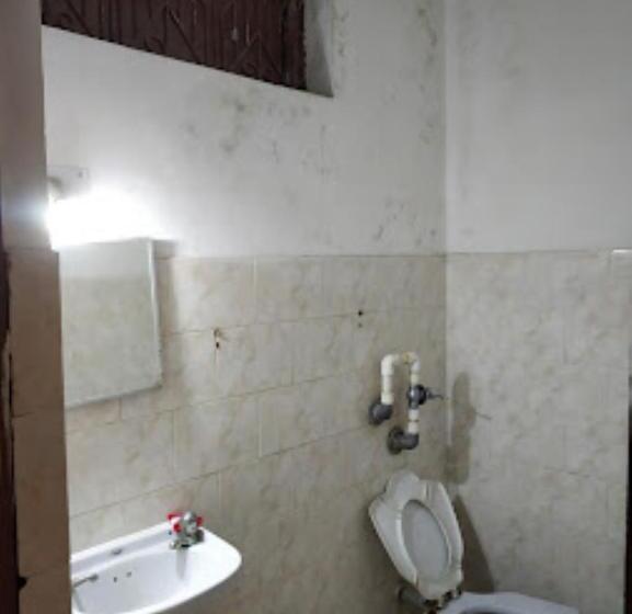 Отель Yogi Lodge , Khajuraho