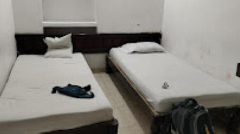 Отель Yogi Lodge , Khajuraho