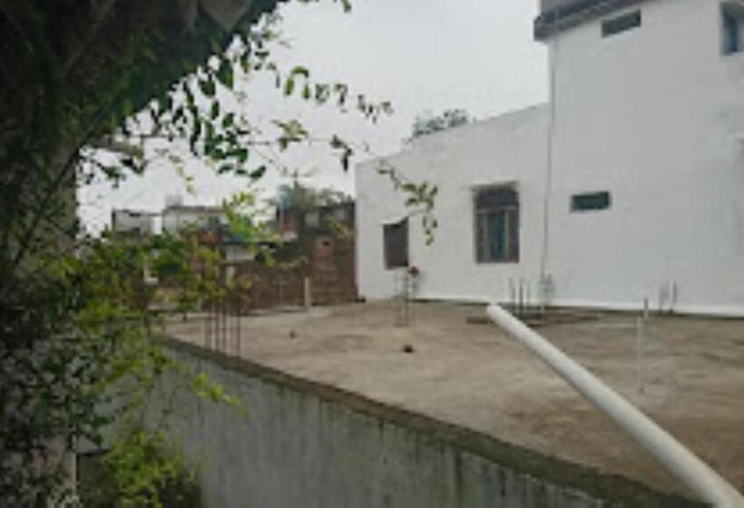 Отель Yogi Lodge , Khajuraho