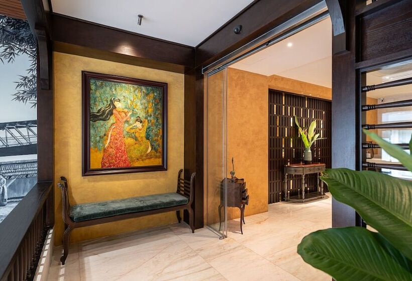 Le Parfum Apartment And