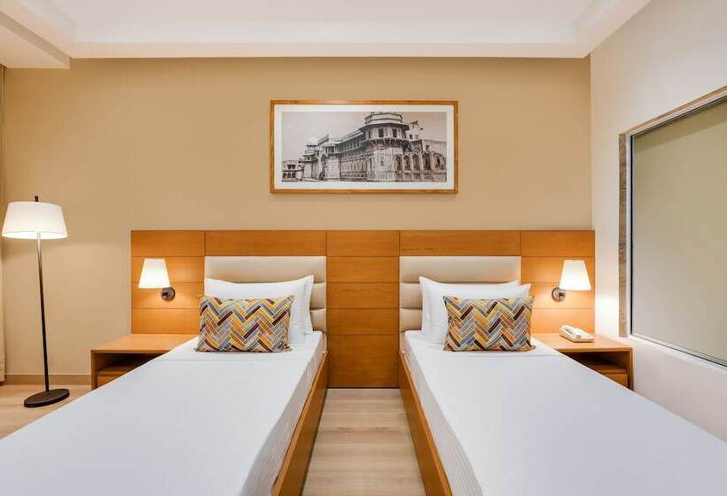 Lemon Tree Hotel Agra