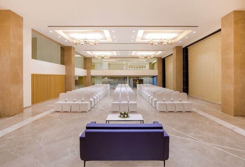 Lemon Tree Hotel Agra