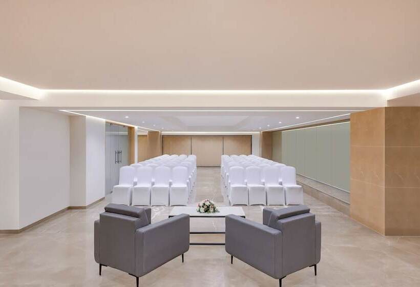 Lemon Tree Hotel Agra