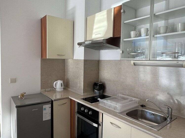 Local Stay Hotel, Bw Signature Collection