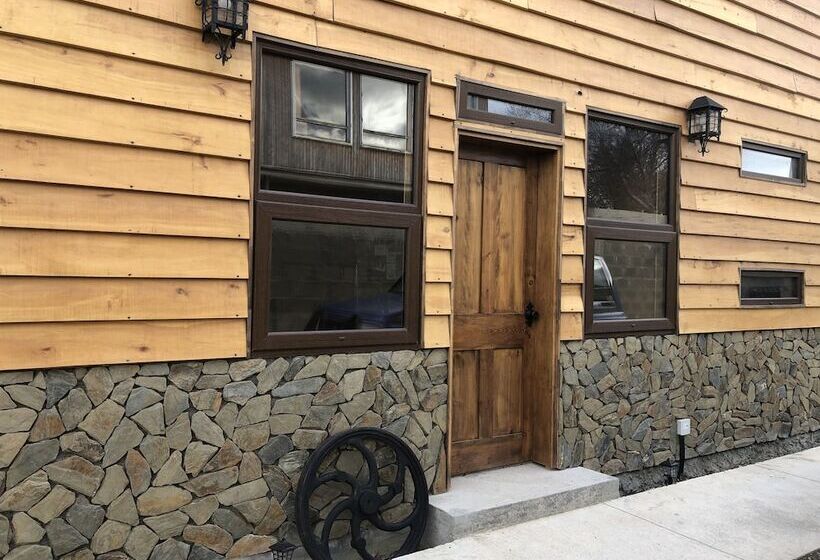 Magellanicus Rustic Suites