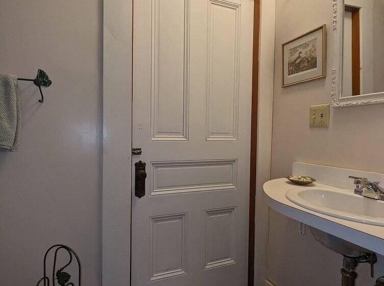 بنسيون Blooming Inn