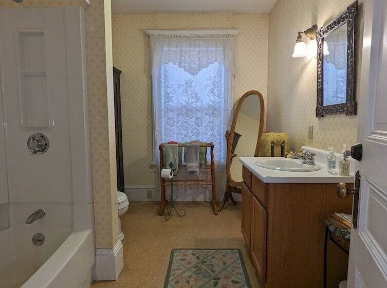 بنسيون Blooming Inn