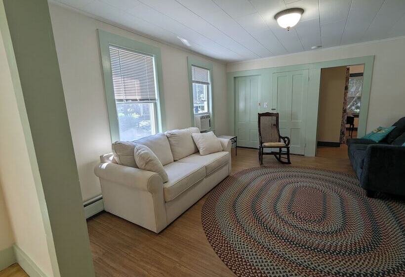 بنسيون Blooming Inn