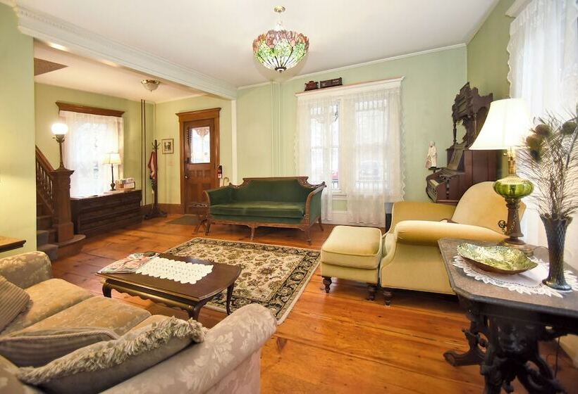 بنسيون Blooming Inn