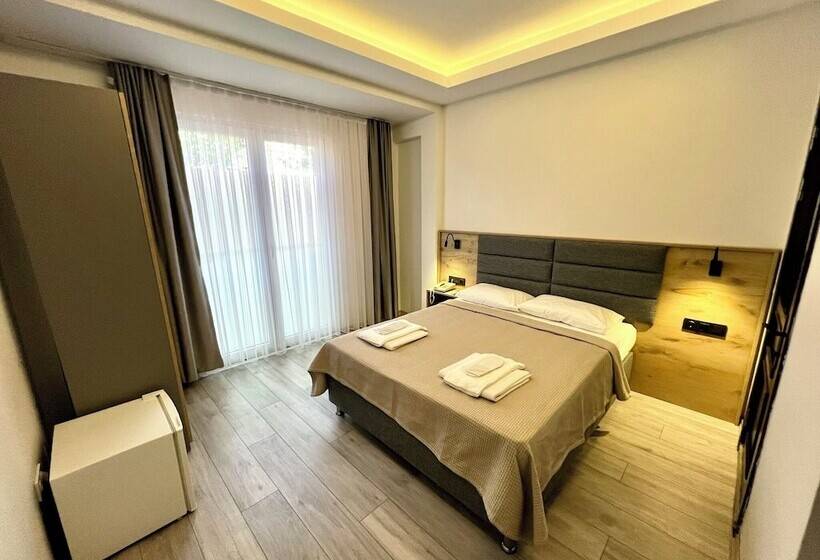 펜션 Buyukada Hotel Carla