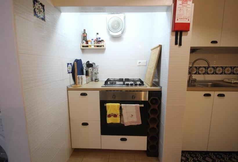 پانسیون Nautic M1 R2   Classy & Cozy Double Room With Shared Bathroom In Marques Pombal