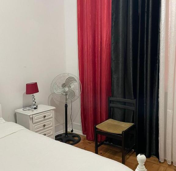 پانسیون Nautic M1 R2   Classy & Cozy Double Room With Shared Bathroom In Marques Pombal