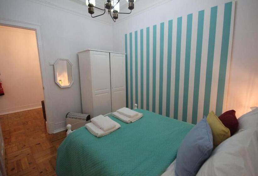 پانسیون Nautic M1 R2   Classy & Cozy Double Room With Shared Bathroom In Marques Pombal