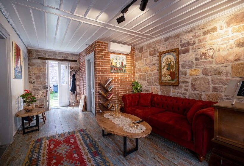 ペンション Cunda Alesta Otel