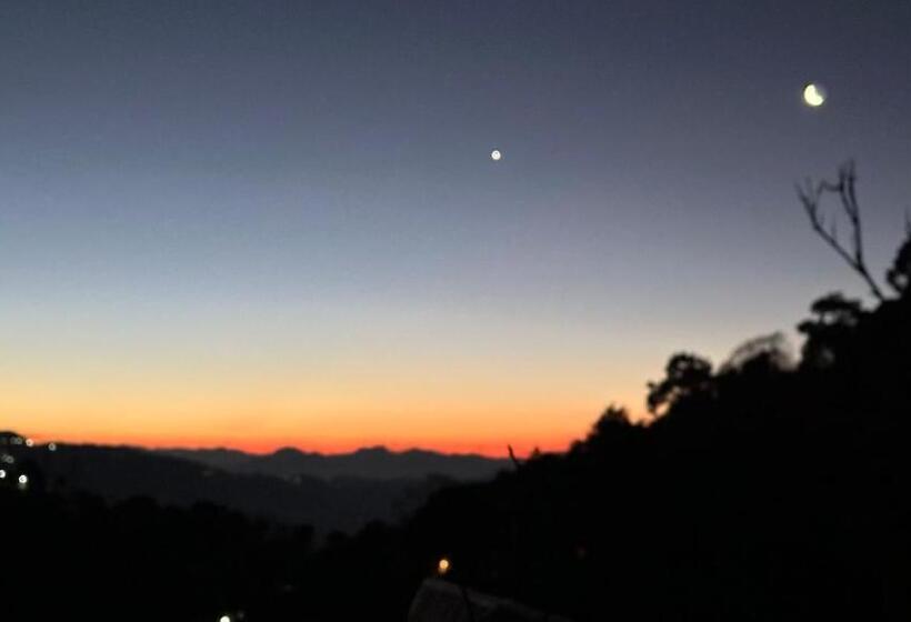 ペンション F S Kasauli