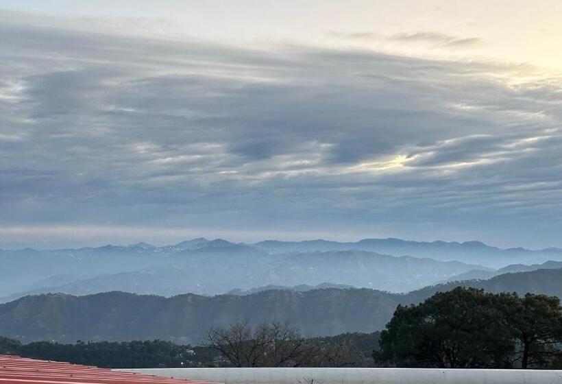 ペンション F S Kasauli