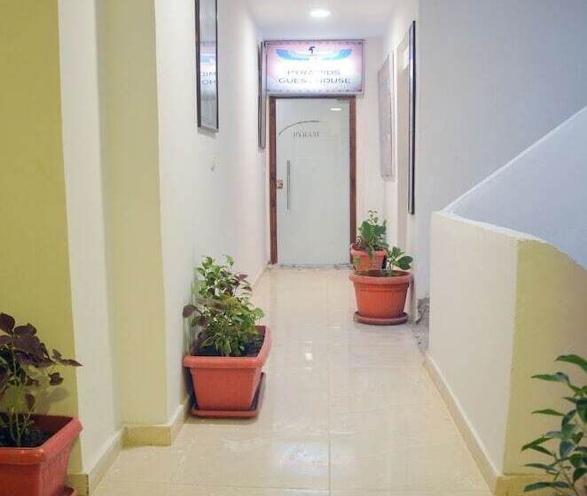 Pensjonat Pyramid View Inn