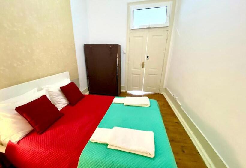پانسیون Modern Chiado 6   Standard Double Room With No Window And Shared Bathroom