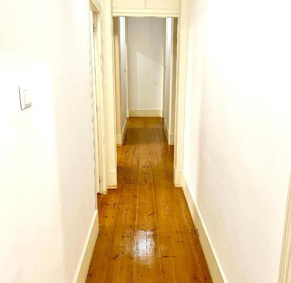 پانسیون Modern Chiado 6   Standard Double Room With No Window And Shared Bathroom