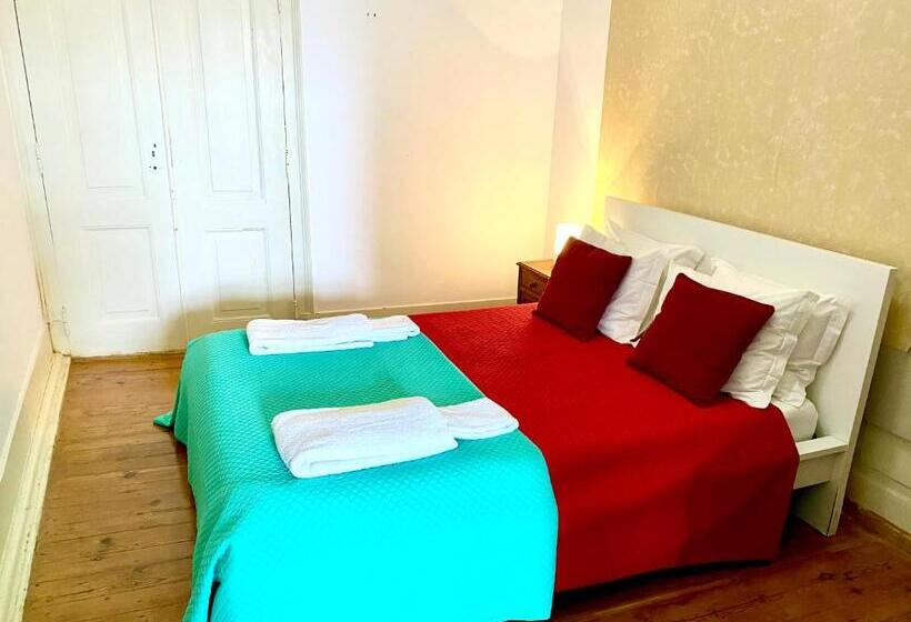 پانسیون Modern Chiado 6   Standard Double Room With No Window And Shared Bathroom
