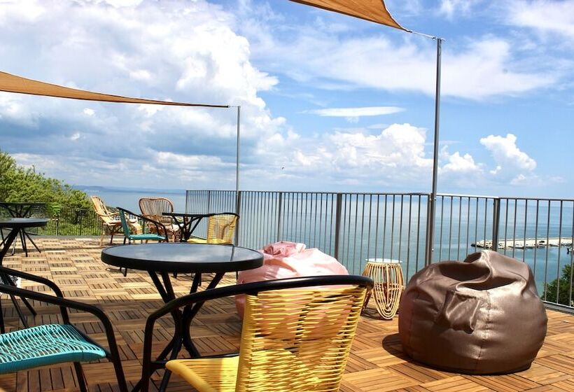 פנסיון Sunset Art