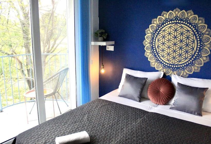 פנסיון Sunset Art