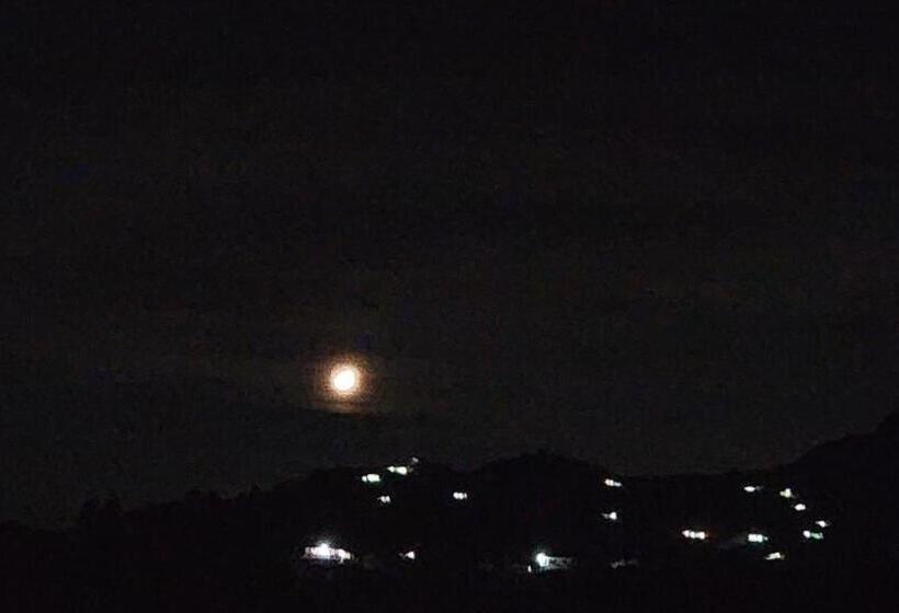 リゾートホテル Neelkanth Retreat Mukteshwar