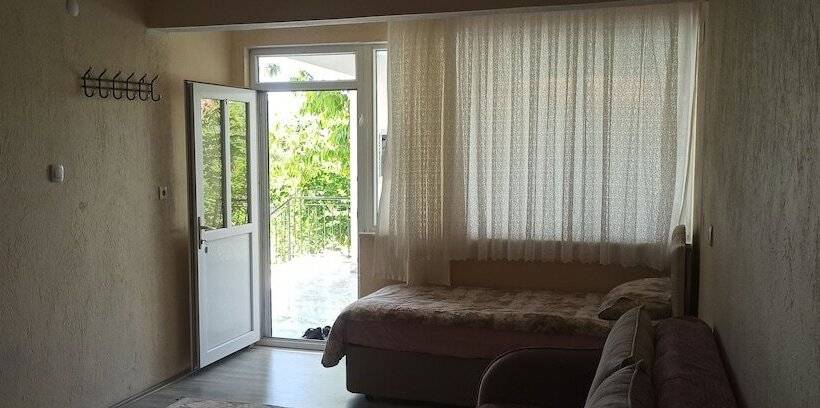 Salda Gölü Kumsalda Apart Pansiyon