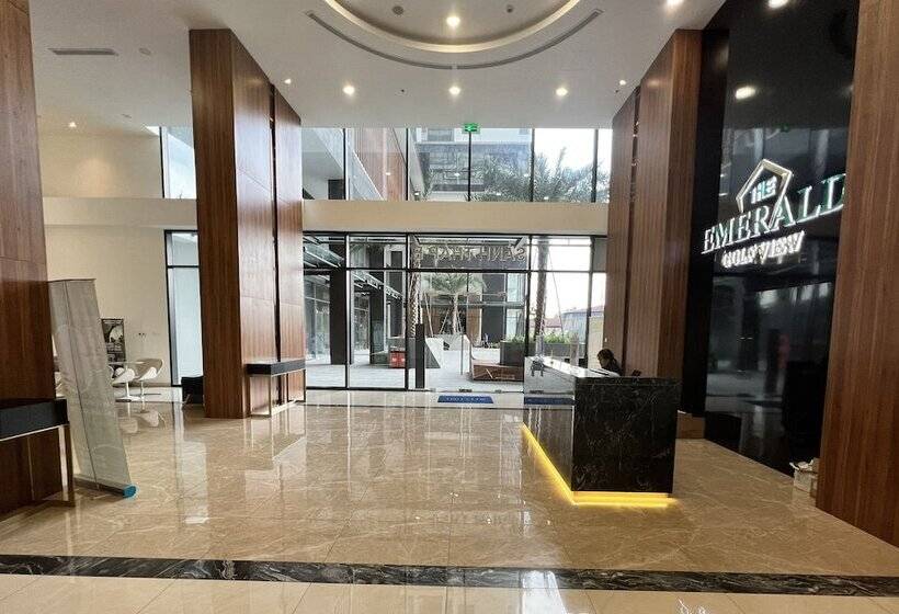 The Emerald Golf View