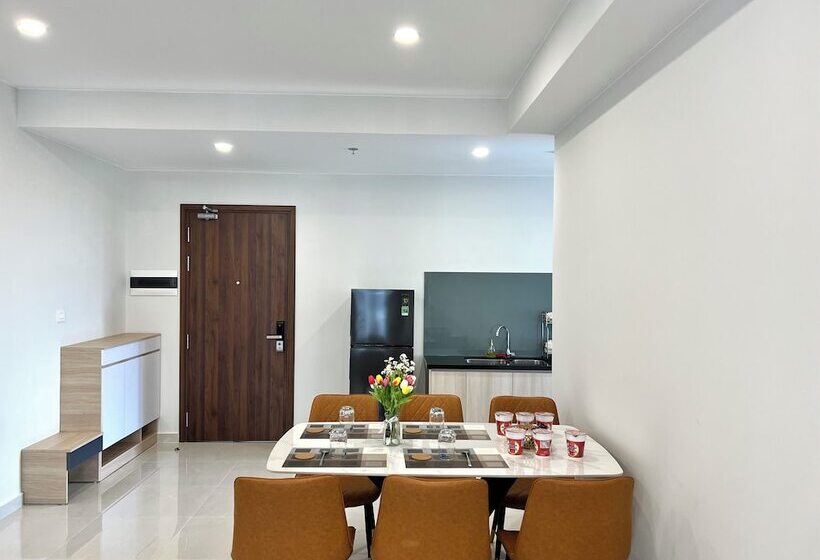 The Emerald Golf View