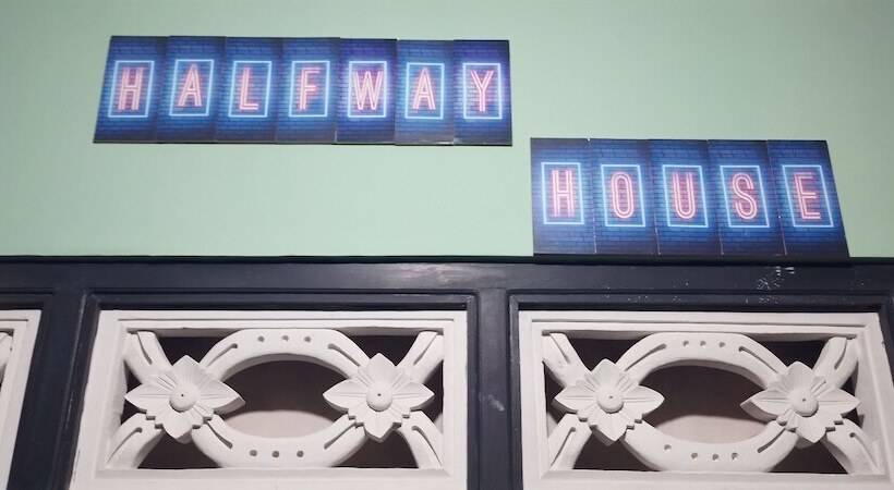 ベッドアンドブレックファースト Halfway House