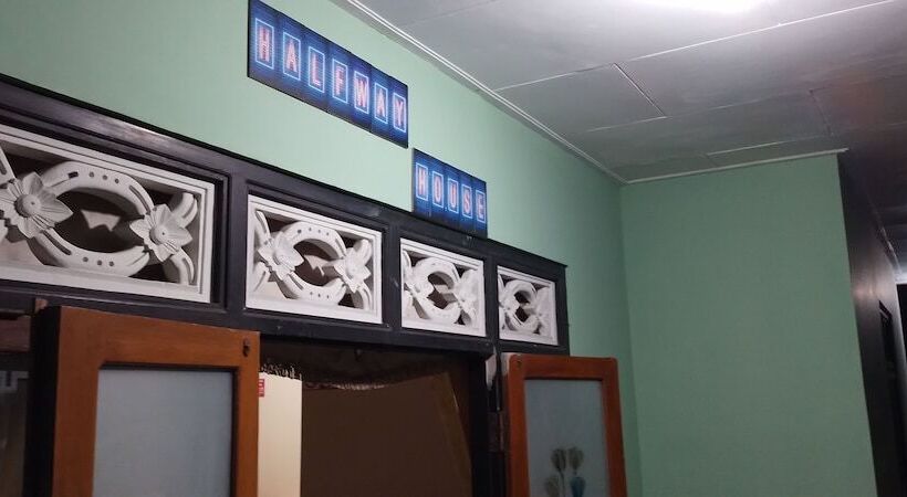 ベッドアンドブレックファースト Halfway House