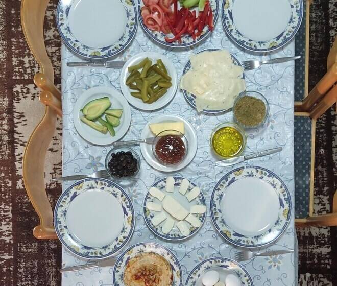 تختخواب و صبحانه Issa's House