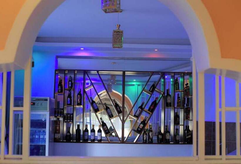 تختخواب و صبحانه J&l Safari Suites