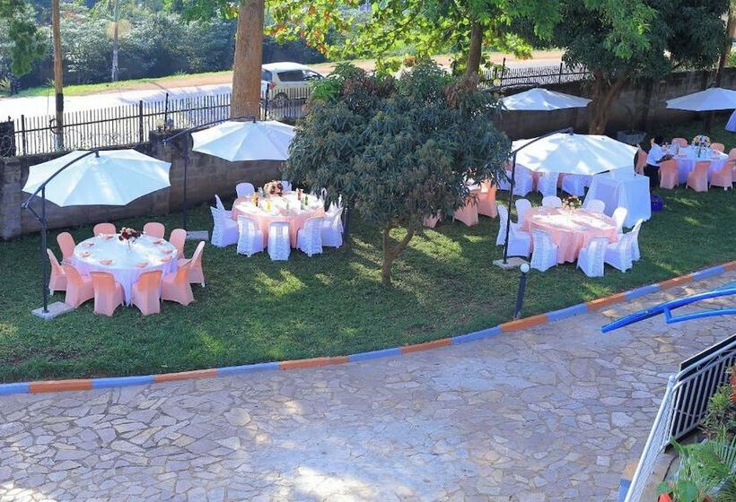 تختخواب و صبحانه J&l Safari Suites