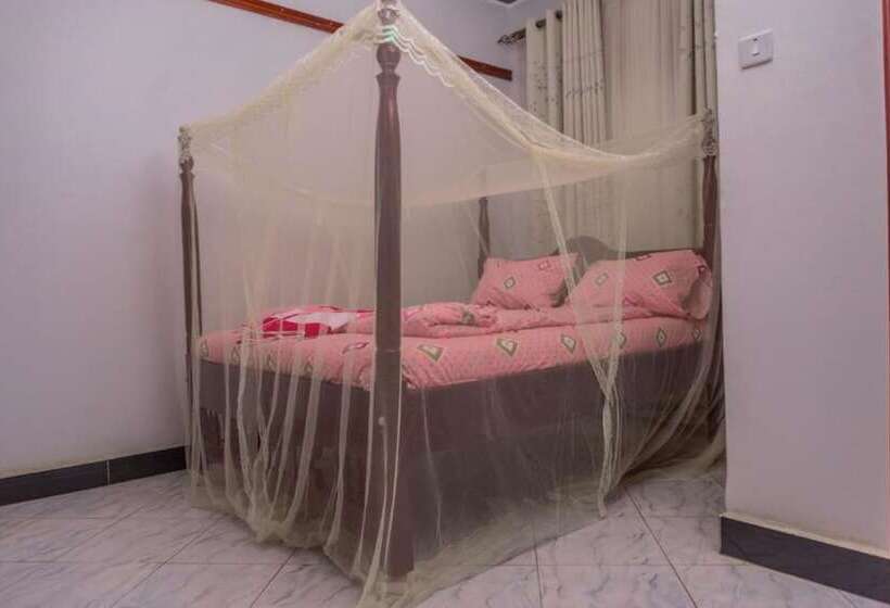 تختخواب و صبحانه Yobo's Complex Guest House