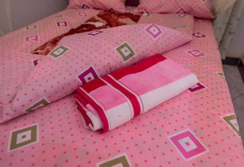 تختخواب و صبحانه Yobo's Complex Guest House