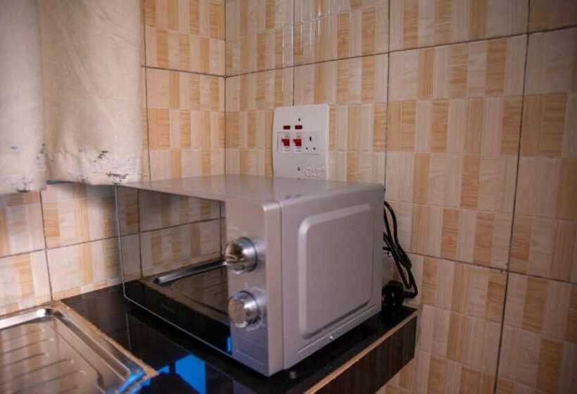 تختخواب و صبحانه Yobo's Complex Guest House