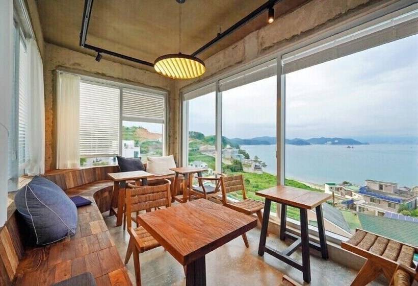 Groove In Cafe Pension