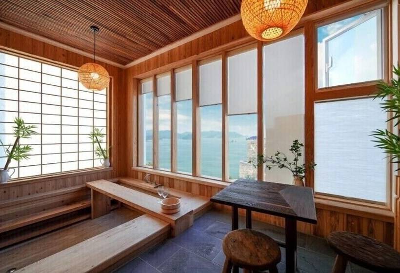 Groove In Cafe Pension