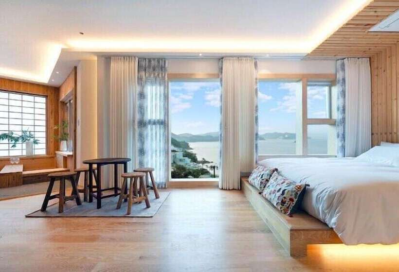 Groove In Cafe Pension