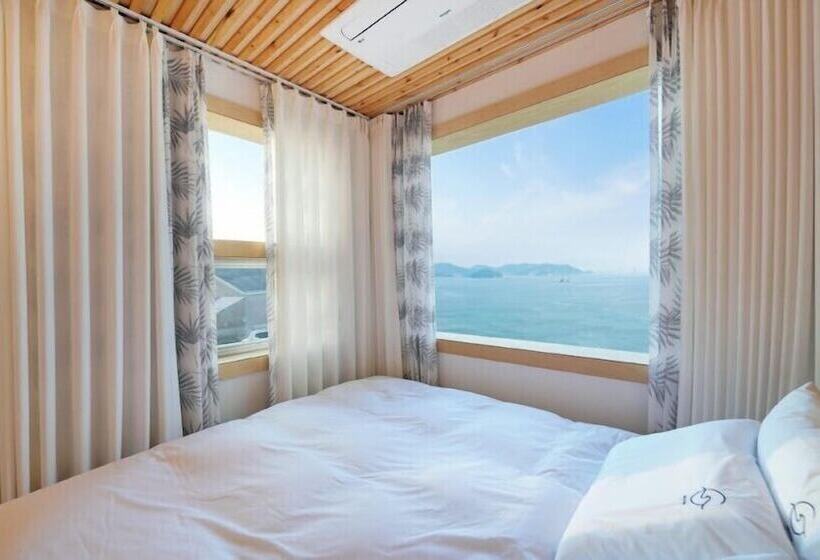 Groove In Cafe Pension