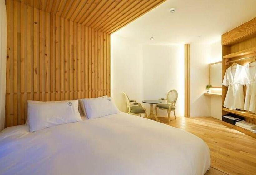 Groove In Cafe Pension