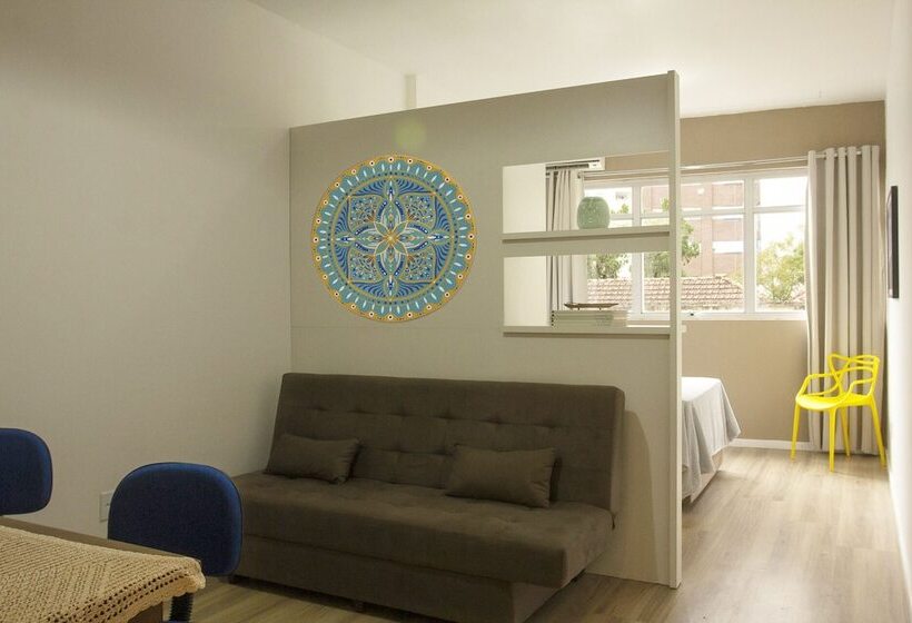 פונדק Fernanda  Aide