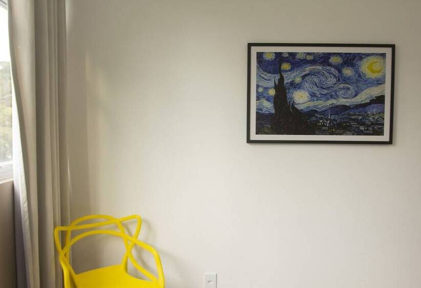 פונדק Fernanda  Aide